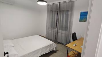 Iron/ironing board, WiFi, bed sheets