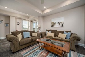 TV - Anchor House | Pier, Boat Dock, & Gazebo Luxe Home (Ocean City)