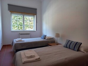 Iron/ironing board, free WiFi, bed sheets - Vrbo Property (Amoreira)