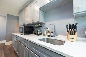 Private kitchen - Cozy 3BD/1BA in Boston | Franklin Zoo, Boston Comm (Boston)