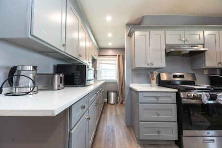 Eigene Küche. Cozy 3BD/1BA in Boston | Franklin Zoo, Boston Comm