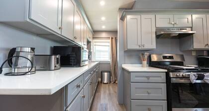 Cozy 3BD/1BA in Boston | Franklin Zoo, Boston Comm