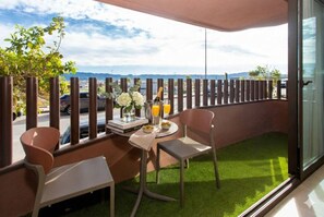 Outdoor dining - Luxury UCAM Studio | Desk & High-Speed Wi-Fi (Guadalupe)