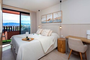 1 bedroom, desk, iron/ironing board, free WiFi - Luxury UCAM Studio | Desk & High-Speed Wi-Fi (Guadalupe)