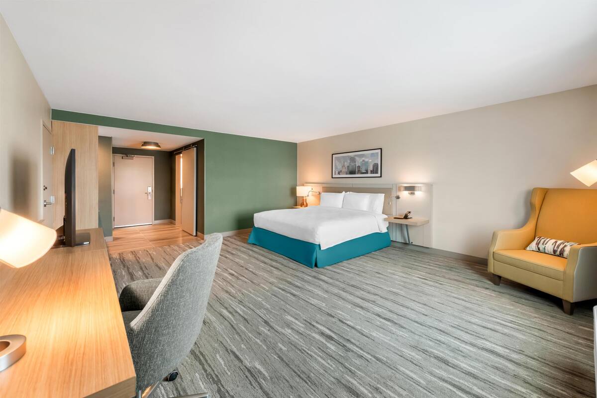 Room, 1 King Bed, Accessible (Roll-In Shower) | Premium bedding, down duvets, pillow-top beds, desk