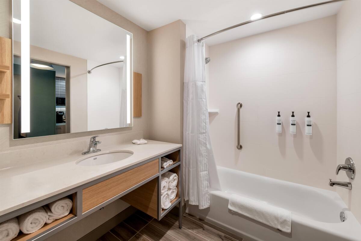 Deluxe Room, 2 Queen Beds, Accessible (Hearing) | Bathroom | Hair dryer, towels, soap, shampoo