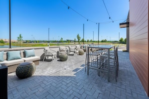 Terrace/patio - Hilton Garden Inn Kansas City Riverside (Riverside)