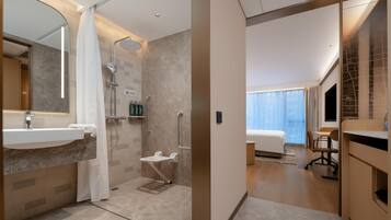 Room, 1 King Bed, Accessible | Bathroom