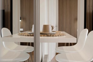 Dining - Kary's Filopappou View 1BR Apartment (Athina)