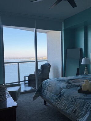 Room - • Luxury Ocean View 29th Floor Riverfront Escape (fort myers)