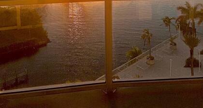 • Luxury Ocean View 29th Floor Riverfront Escape