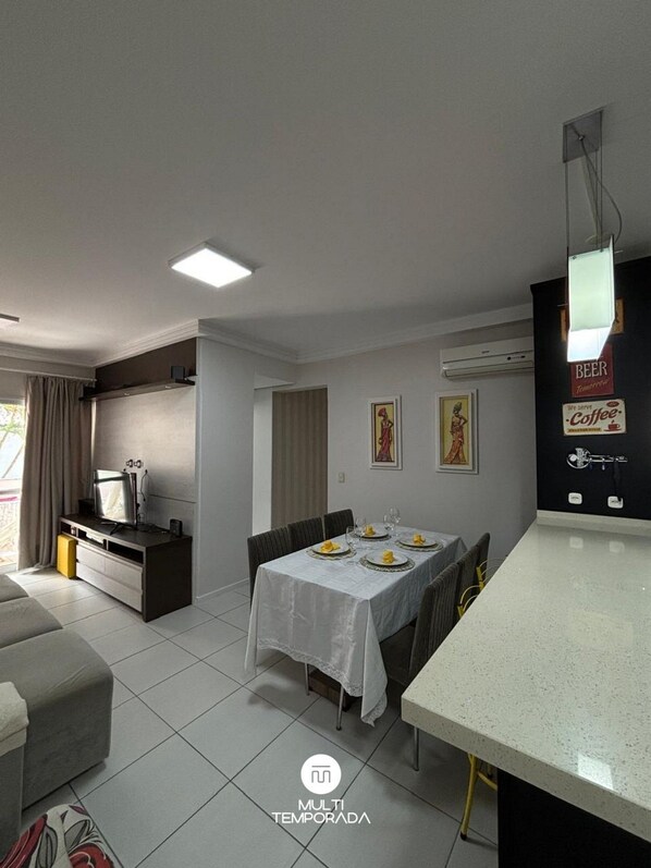 Deluxe Apartment | Dining room - Apto Cachoeira Class c Piscina - Floripa (Florianópolis)
