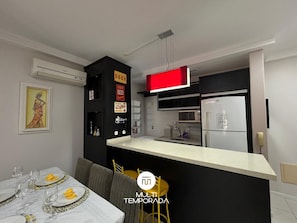 Deluxe Apartment | Private kitchen | Fridge, microwave, cookware/dishes/utensils, dining tables - Apto Cachoeira Class c Piscina - Floripa (Florianópolis)