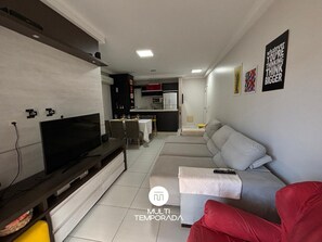 Apartamento luxo | Área de estar | TV 40 polegadas com canais digitais