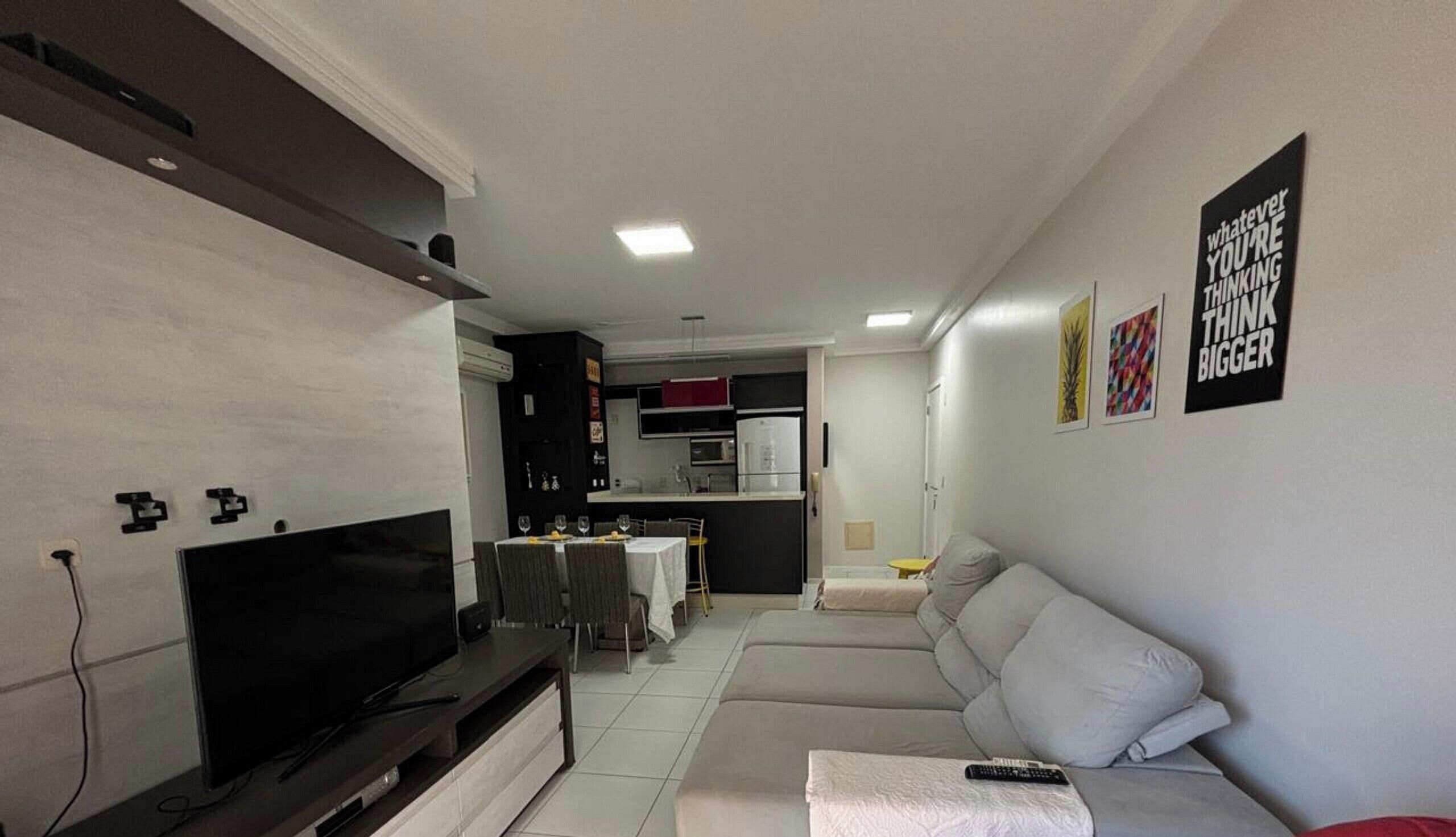 Apartamento luxo | Área de estar | TV 40 polegadas com canais digitais