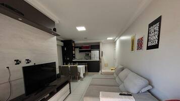 Apartamento luxo | Área de estar | TV 40 polegadas com canais digitais
