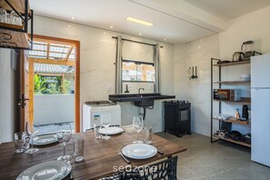 Basic Apartment | Private kitchen - House w/ Suite and BBQ Grill in Imbituba Psl0002 (Imbituba)