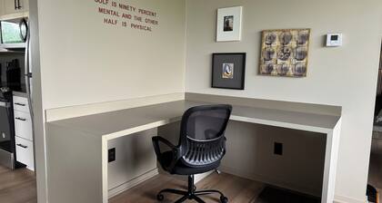 A Porch overlooking a golf course is the perfect place to stay in Brookhaven