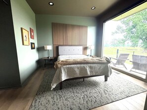 Tabla de planchar con plancha, wifi, ropa de cama