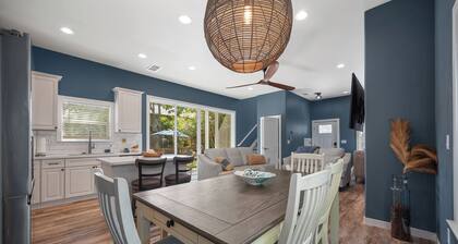 Historic Folsom Craftsman Retreat + Luxury Pool House • Pool • Walk to Su...