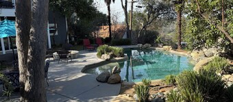 Remodeled 1919 Craftsman 3-bedroom house w/separate Pool House in Old Folsom