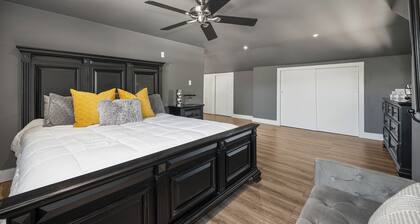 Historic Folsom Craftsman Retreat + Luxury Pool House • Pool • Walk to Su...