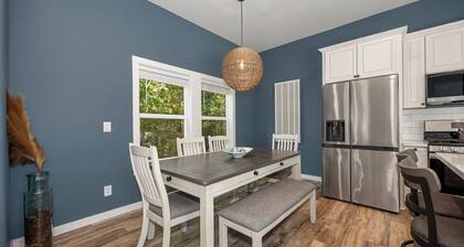 Historic Folsom Craftsman Retreat + Luxury Pool House • Pool • Walk to Sutter St