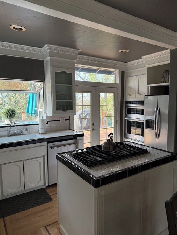 Microwave, oven, stovetop, dishwasher