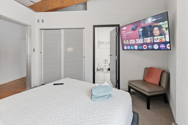 Iron/ironing board, WiFi, bed sheets