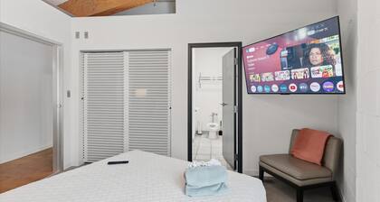 Luxury 5BR Mass Ave Retreat w Gym & Sauna