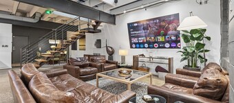 Luxury 5BR Mass Ave Retreat w Gym & Sauna