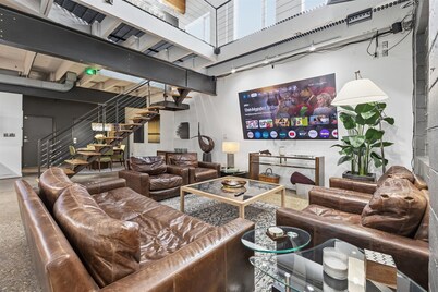 Luxury 5BR Mass Ave Retreat w Gym & Sauna