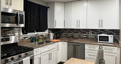 Spacious 4-bedroom building in peaceful Randallstown with AC