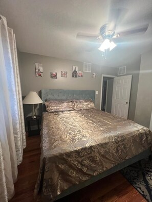 Fer et planche à repasser, accès à Internet