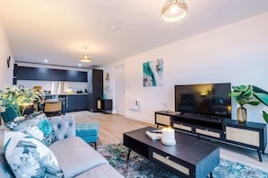 TV - 2BDR | Free Parking | Stylish Liverpool Apartment (Liverpool)