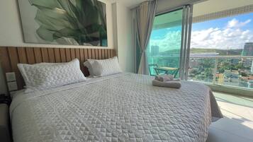 Estúdio luxo, sacada, vista para o mar | Ferros/tábuas de passar roupa, Wi-Fi de cortesia