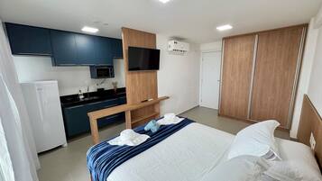 Estudio Deluxe, balcón, vistas al mar | Tabla de planchar con plancha y wifi gratis