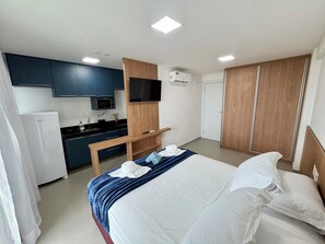 Estudio Deluxe, balcón, vistas al mar | Tabla de planchar con plancha y wifi gratis