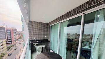 Estudio Deluxe, balcón, vistas al mar | Restaurante al aire libre