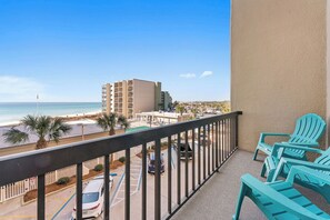 Property grounds - Cozy 2-bedroom condo with AC in beautiful Panama City Beach (Panama City Beach)