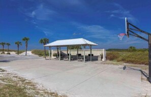 Terrace/patio - Cozy 2-bedroom condo with AC in beautiful Panama City Beach (Panama City Beach)