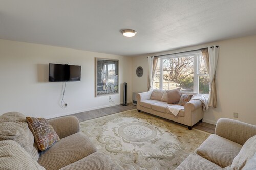 3 Mi to Downtown: Mountain-View Riverton Retreat!