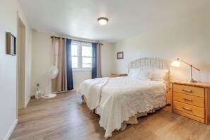 Desk, iron/ironing board, Internet, bed sheets - 3 Mi to Downtown: Mountain-View Riverton Retreat! (Riverton)