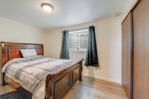 2 habitaciones, escritorio, tabla de planchar con plancha y internet 