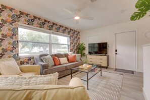 TV - Hot Tub & Courtyard Access! North Palm Beach Home (North Palm Beach)