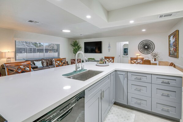 Fridge, microwave, stovetop, dishwasher - < 2 Mi to Marco Island Beach Access: Modern Oasis (Marco Island)