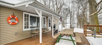 Deck & Fire Pit! Muskingum Fishing Cabin