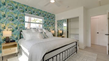 2 bedrooms, desk, iron/ironing board, internet