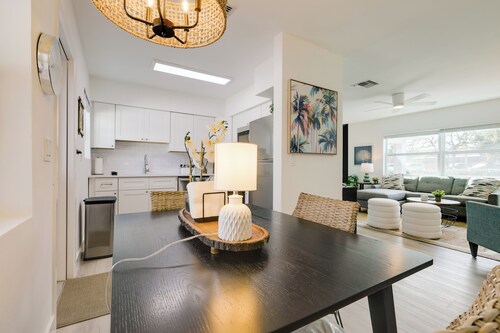 Intracoastal Getaway! North Palm Beach Apartment