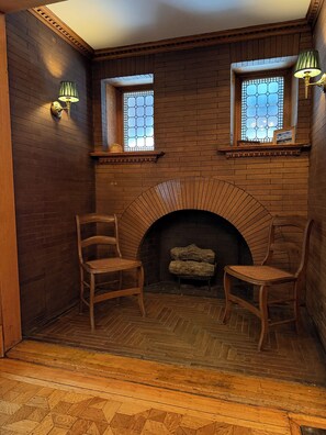 Interior - Fabulous 6-bedroom Mansion in Chicago perfect for your getaway. (Chicago)